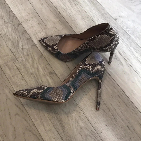 Steve Madden Vala Natural Blue/Snake Pointed Pumps Size 8 - Picture 6 of 10